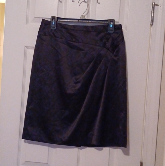 💙🌺The Limited Black Satin Skirt - Picture 9 of 10